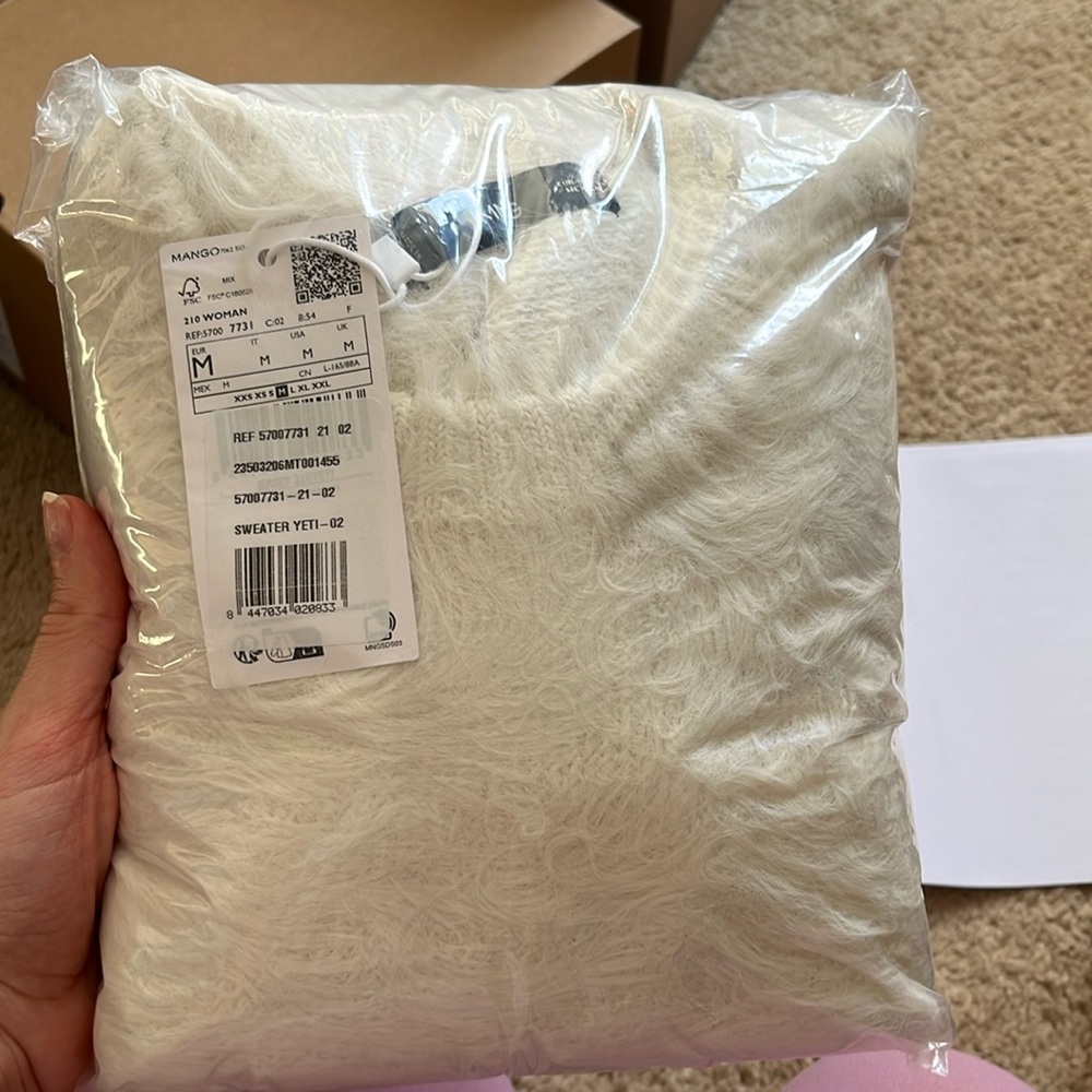 MANGO round-neck fur effect white sweater, in S & M, brand new with tags